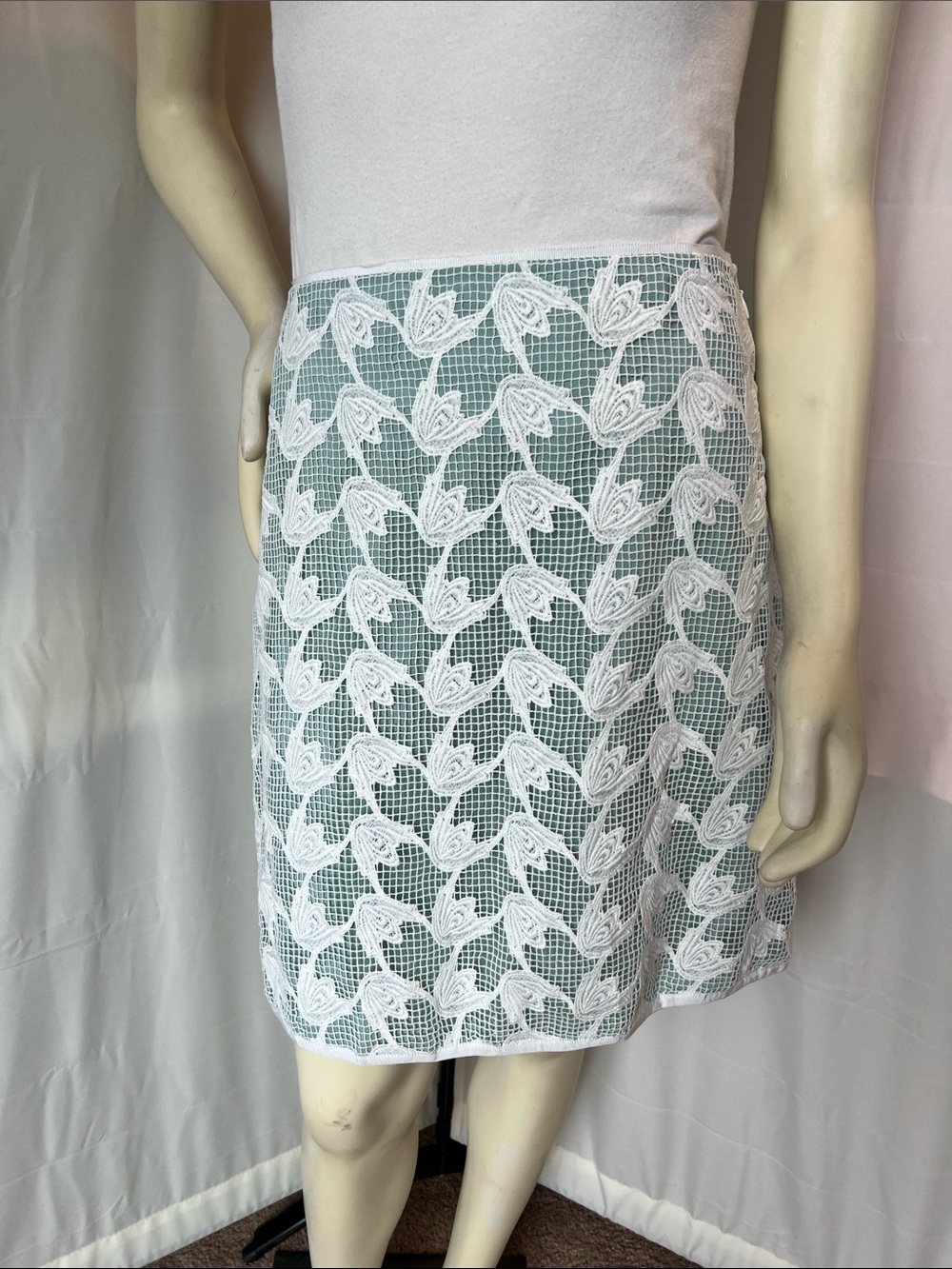 Tory Burch White Lace Overlay Pencil Skirt with Mint Underlay - Picture 2 of 7